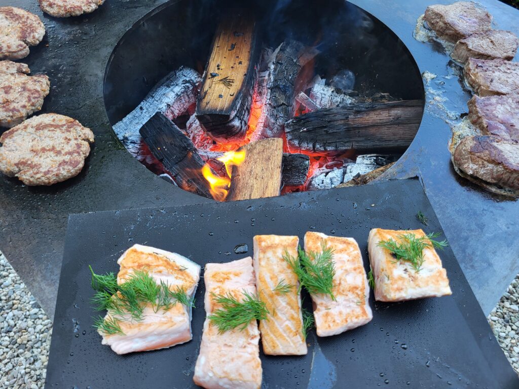 Houtgestookte bbq bij bbq kant en klaar